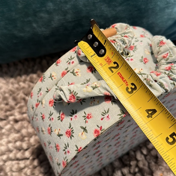 DOLL in a suitcase box with a set of dresses - Picture 15 of 15